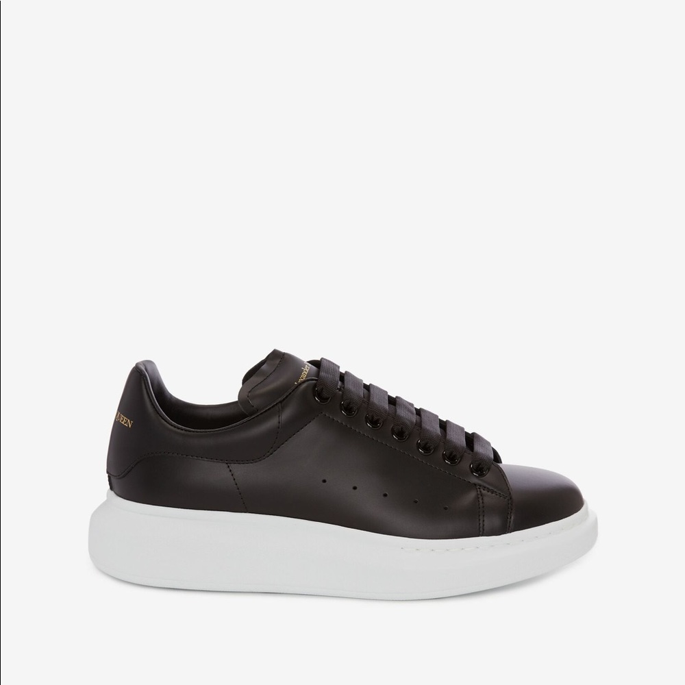 🚨Alexander McQueen Black/White Larry Sneakers🚨